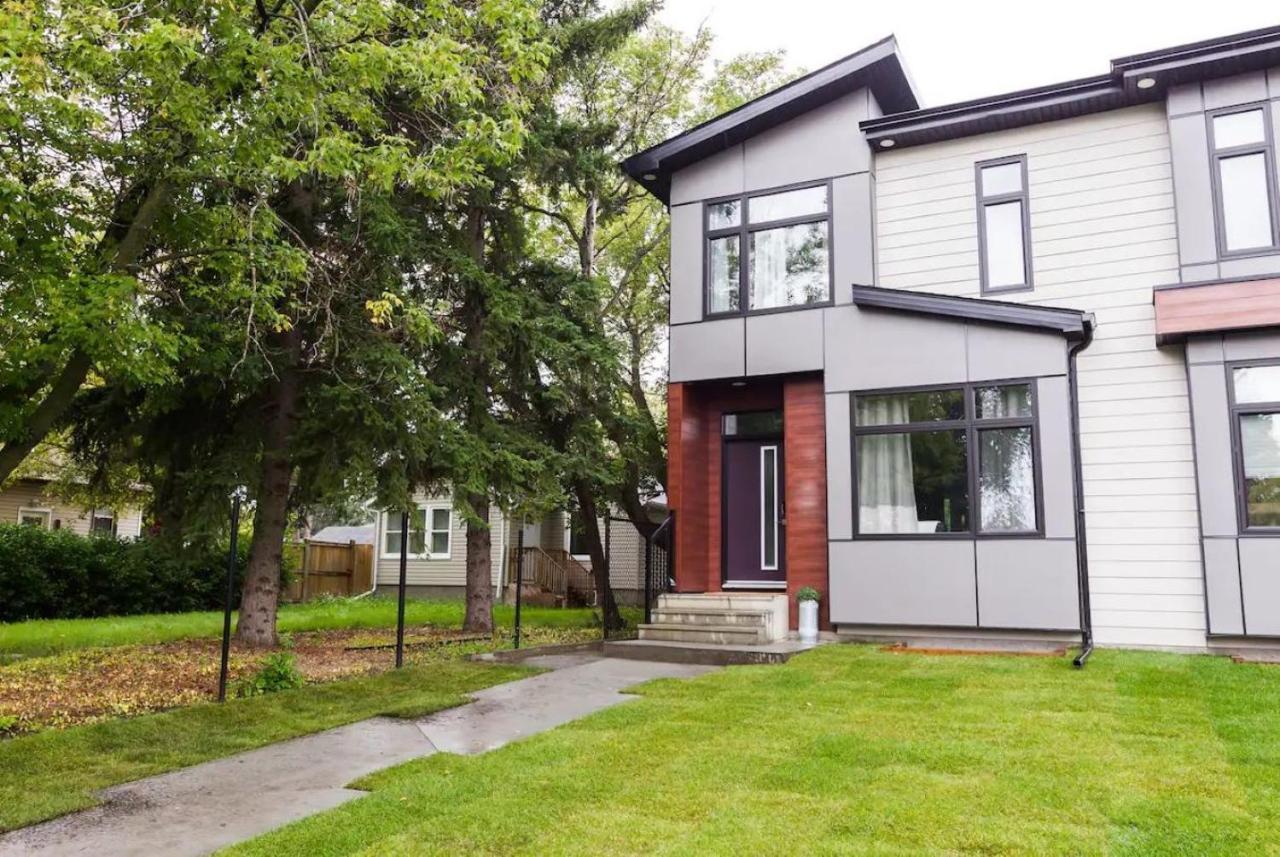 Contemporary Farmhouse Home - King Bed - Double Garage Parking - Free Wifi & Netflix - Long Stays Welcome إيدمونتون المظهر الخارجي الصورة