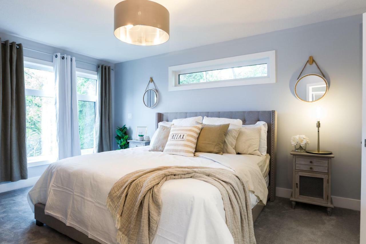 Contemporary Farmhouse Home - King Bed - Double Garage Parking - Free Wifi & Netflix - Long Stays Welcome إيدمونتون المظهر الخارجي الصورة